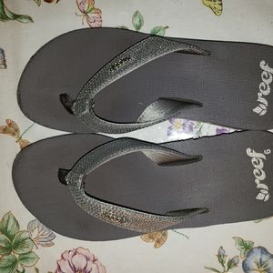 Gray/silver Reef sandals/flip flops